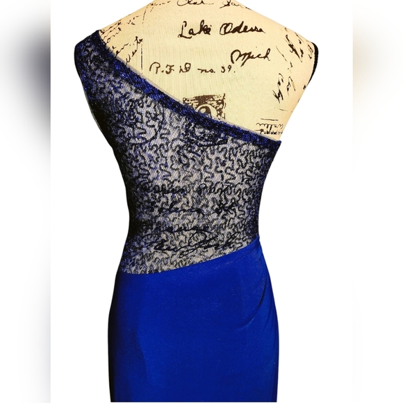 Hailey Logan By Adrianna Propell Royal Blue One Shoulder Gown - Picture 10 of 12